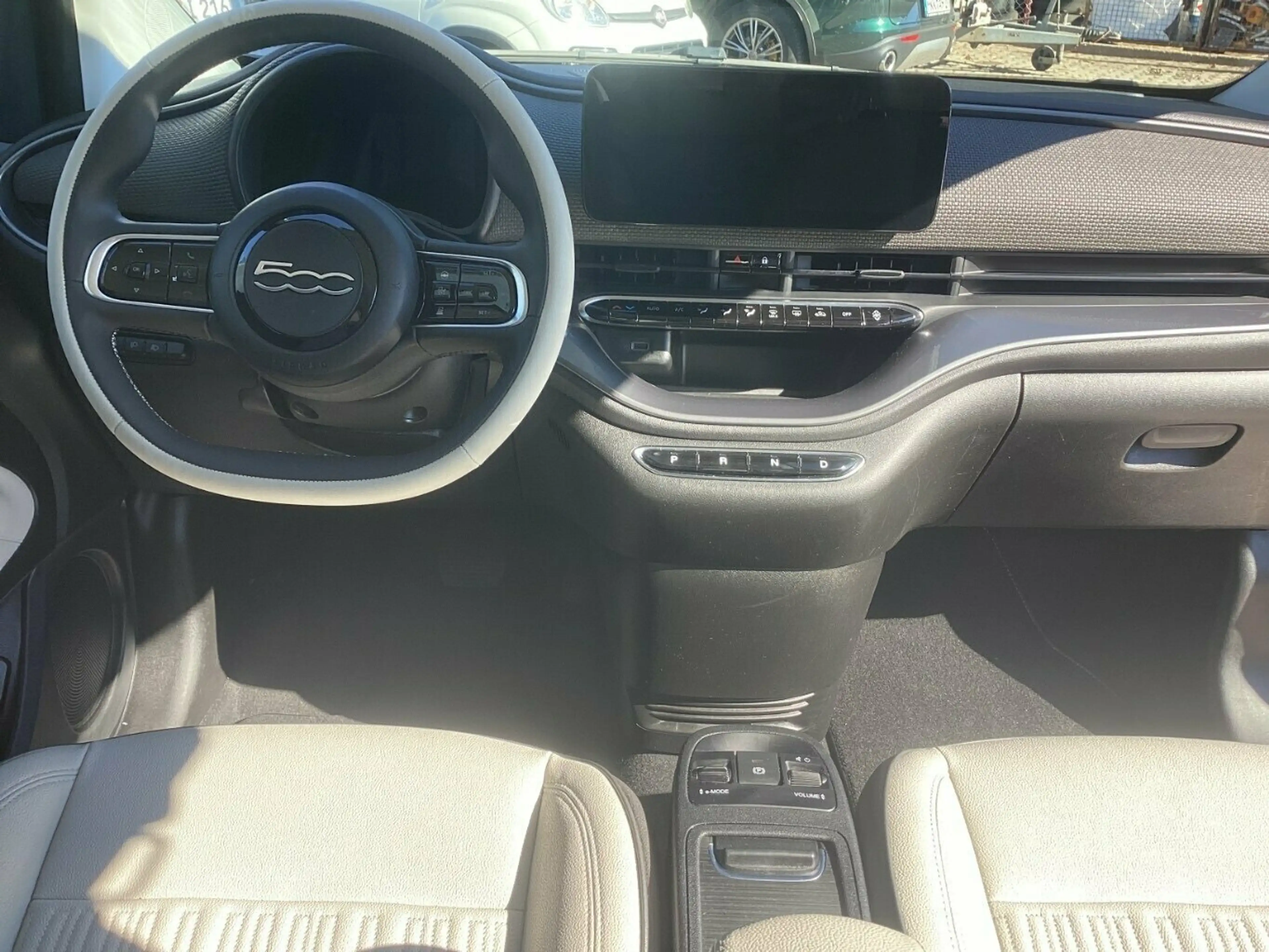 Fiat 500e 3+1 La Prima 42 kWh — photo 9
