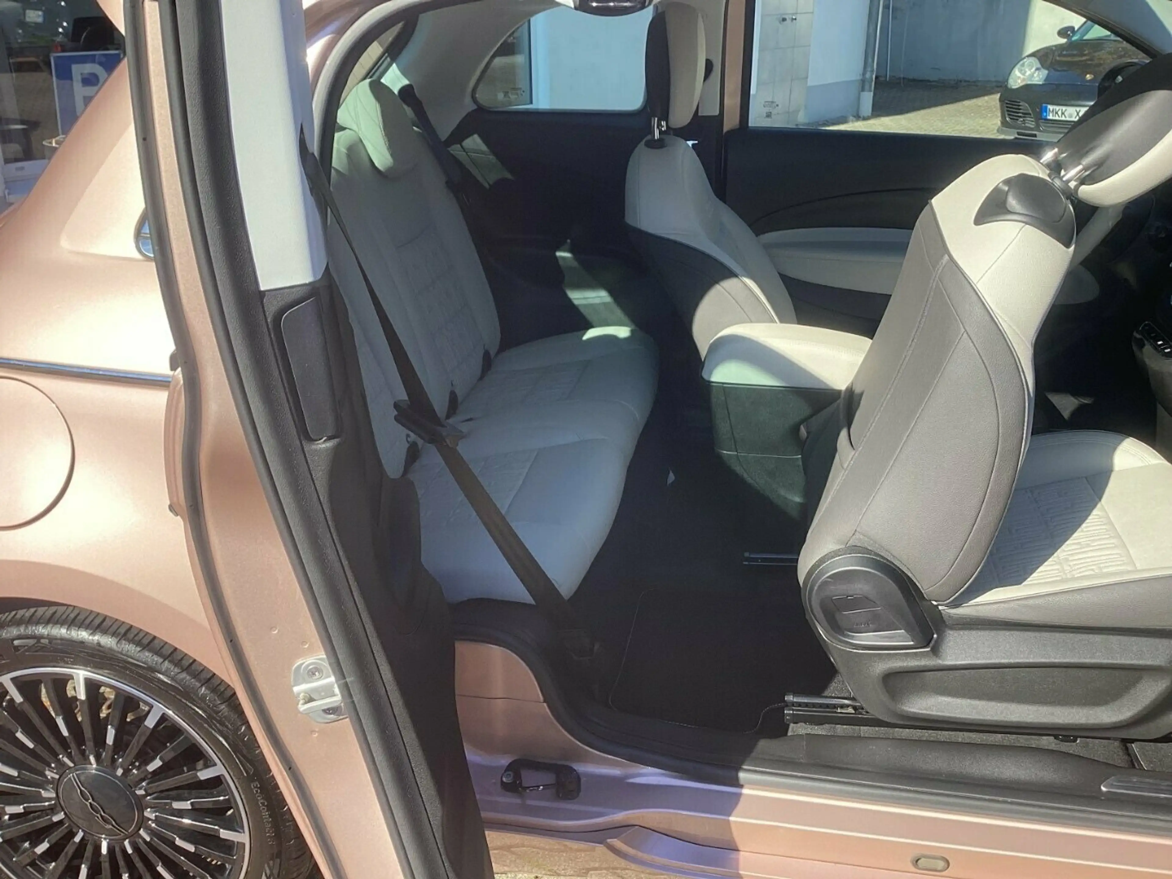 Fiat 500e 3+1 La Prima 42 kWh — photo 6