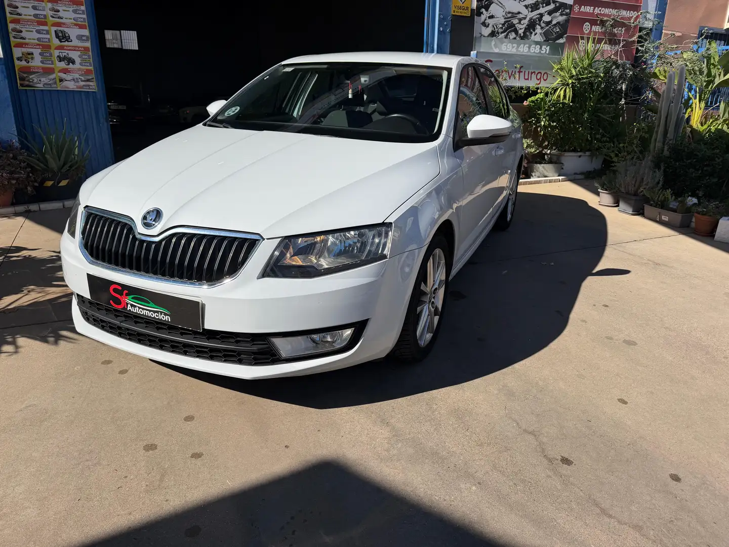 Skoda Octavia 1.6TDI CR Ambition 105 Blanco - 1