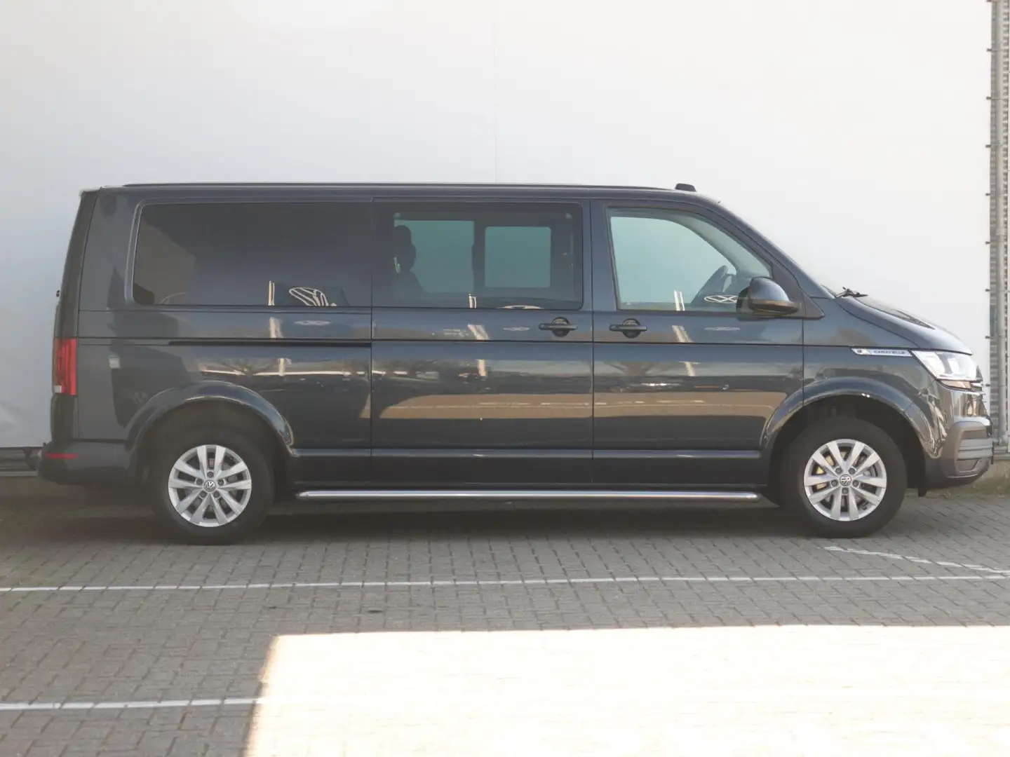 Volkswagen T6.1 Transporter 2.0 TDI L2H1 32 DC Caravelle | Navigatie | Parkeer Blauw - 2