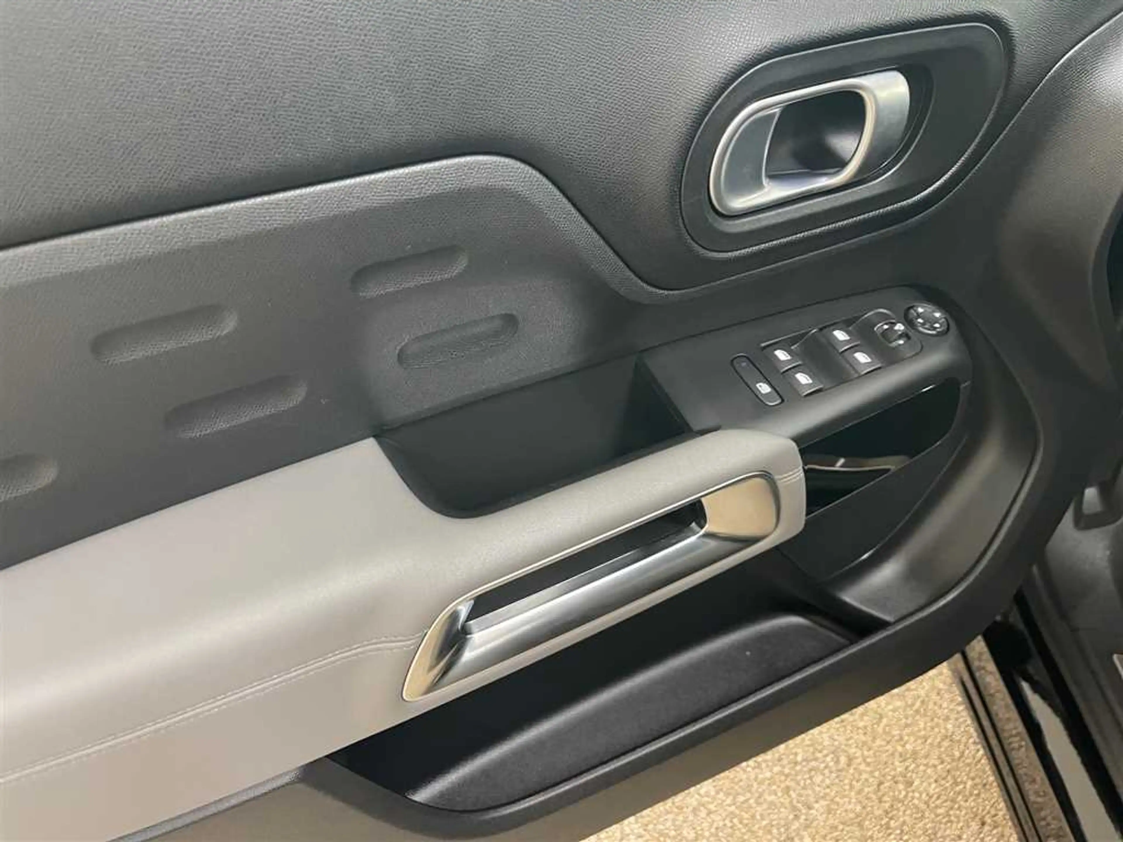 Citroen C5 Aircross — photo 11