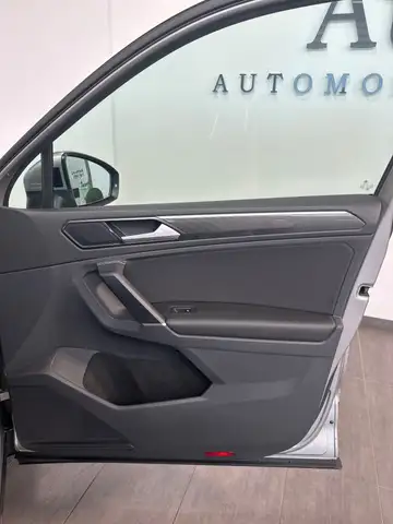 Volkswagen Tiguan view 9