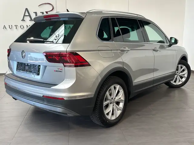 Volkswagen Tiguan view 4