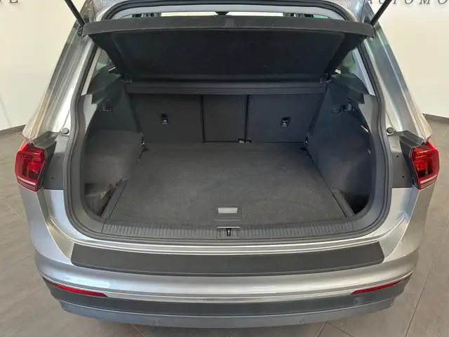 Volkswagen Tiguan view 6