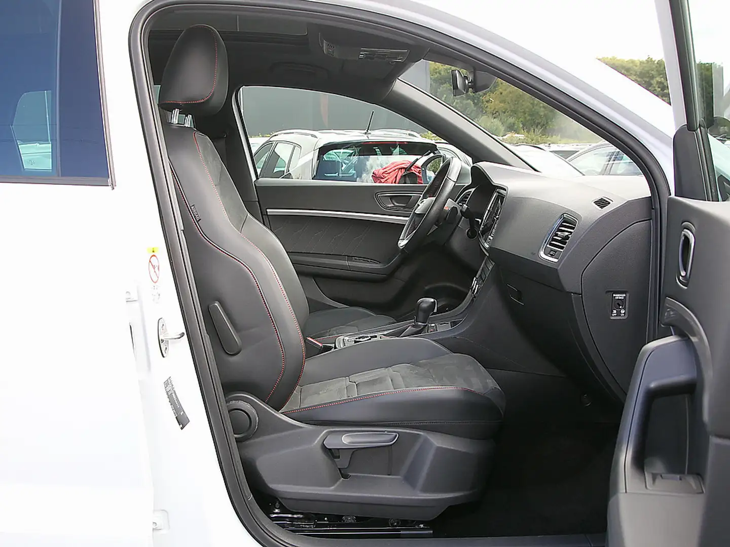 SEAT Ateca 2.0 TDI FR 4Drive DSG NAVI PANO AHK STD Weiß - 2