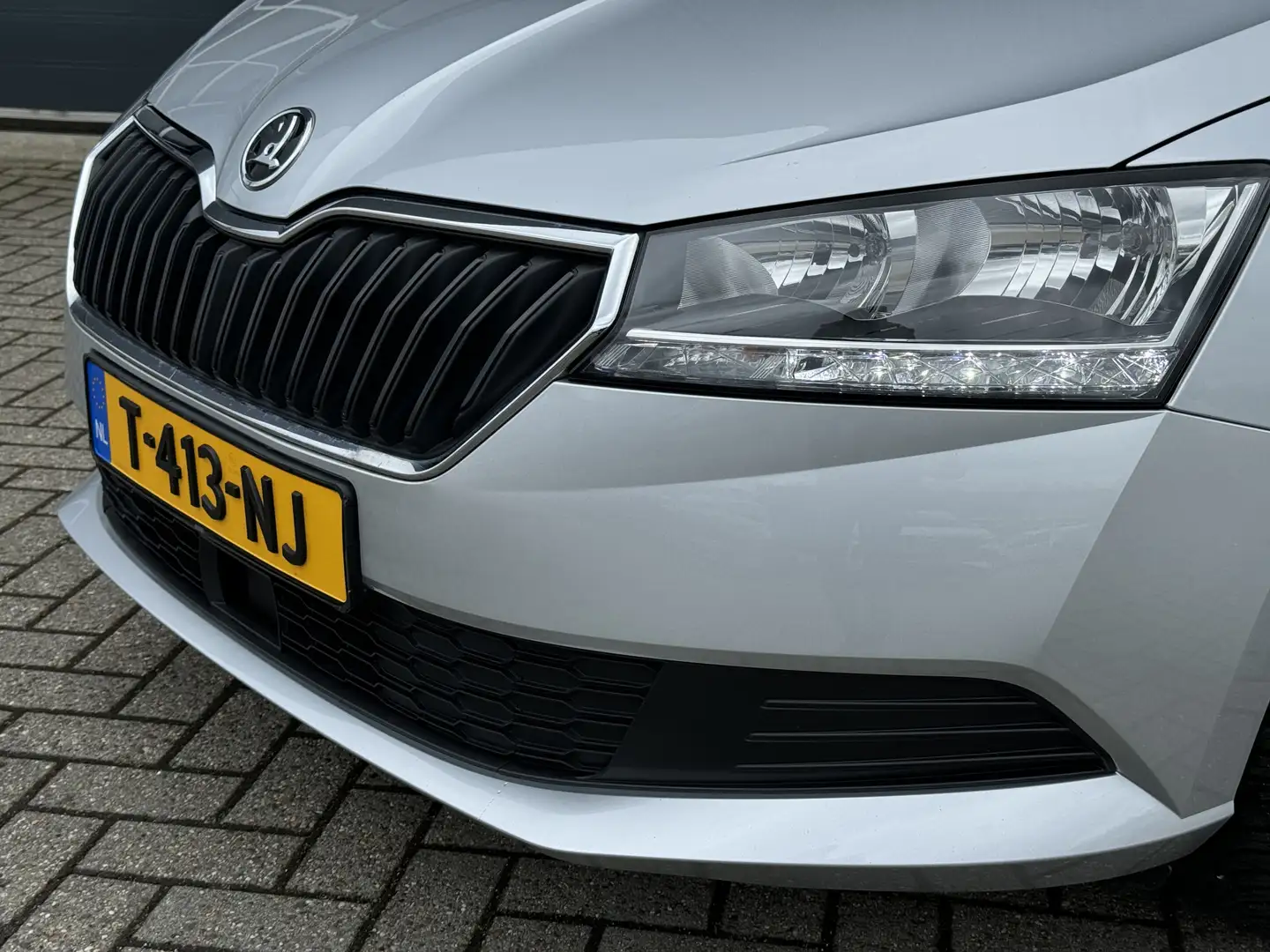 Skoda Fabia Combi 1.0 TSI Ambition Šedá - 2
