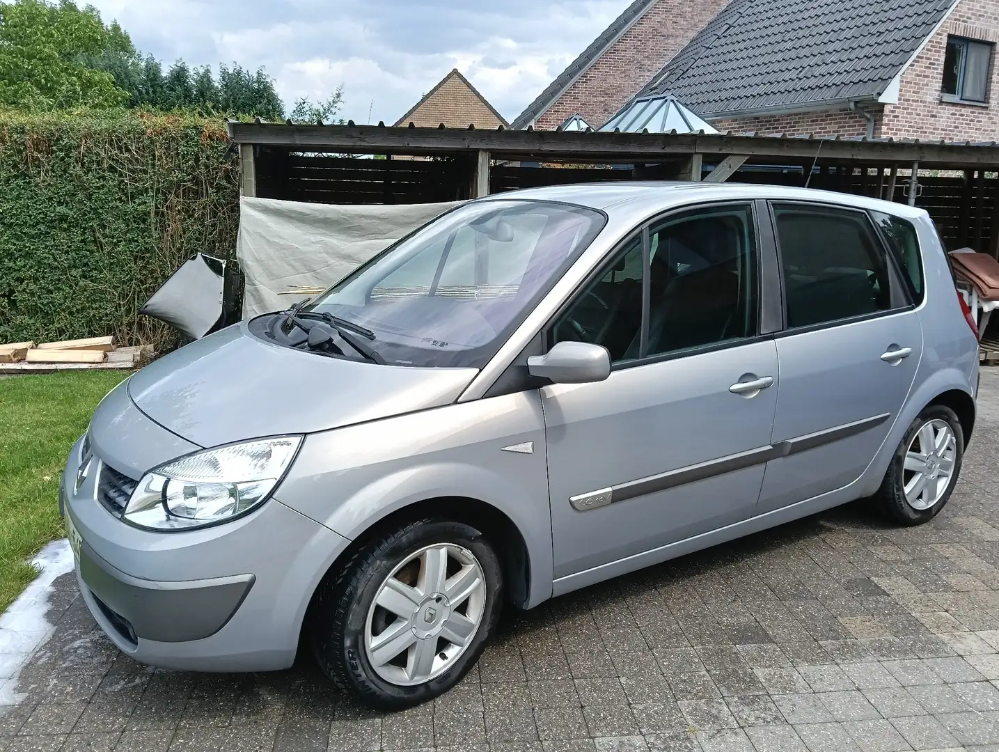 Renault Scenic 1.6 16V Confort Dynamique - 1