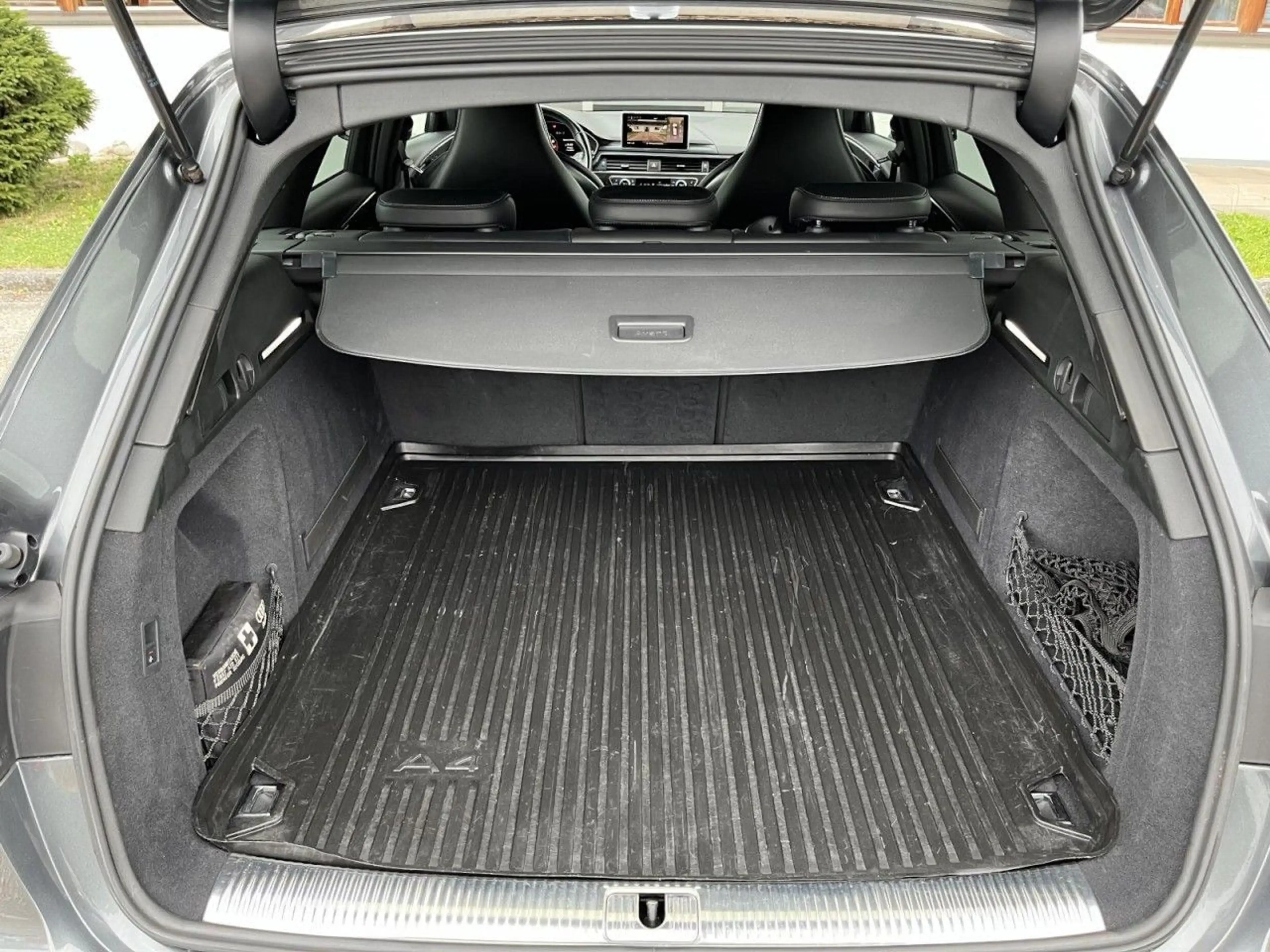 Audi S4 Avant 3,0 TFSI quattro (Matrix-LED+AHK+Standh.) — photo 8
