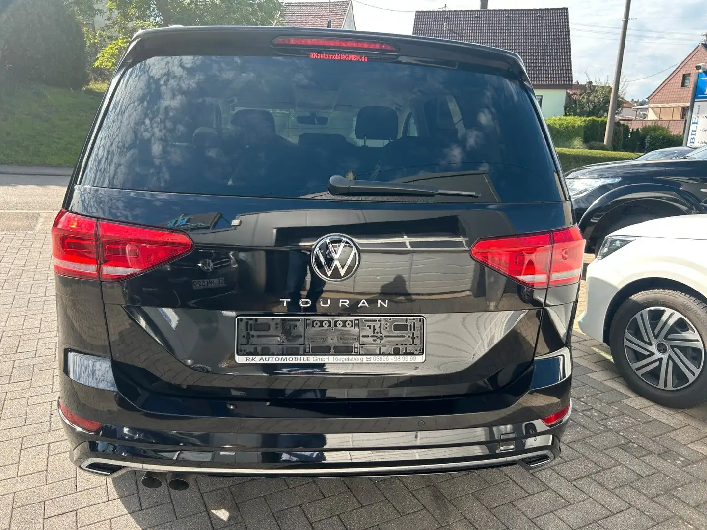Volkswagen Touran Highline BMT R-line 7-Sitzer, Navi, AHK Schwarz - 2
