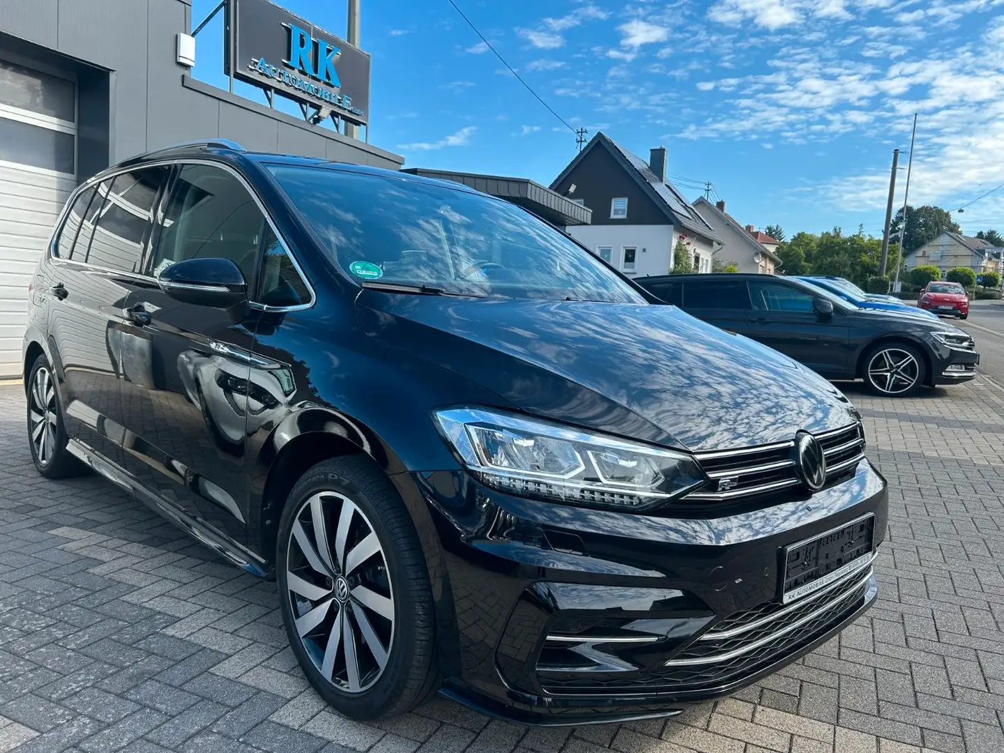 Volkswagen Touran Highline BMT R-line 7-Sitzer, Navi, AHK Schwarz - 1