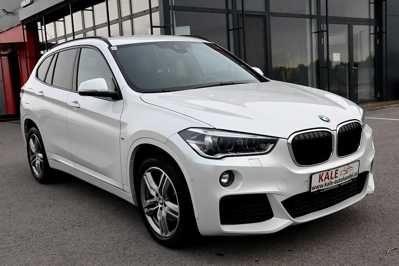 BMW X1 sDrive18d Aut.*M-Sportpaket*1.Besitz*LED* Blanc - 2