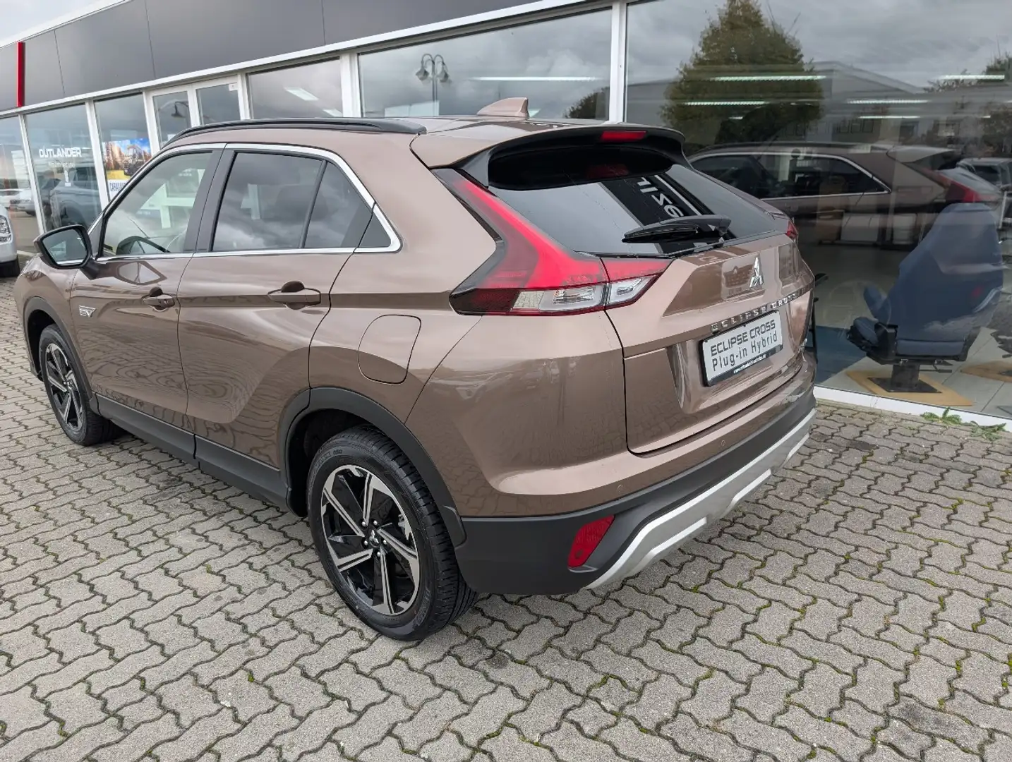 Mitsubishi Eclipse Cross Diamant Edition+ 1.5 2WD 6-Gang Brun - 2