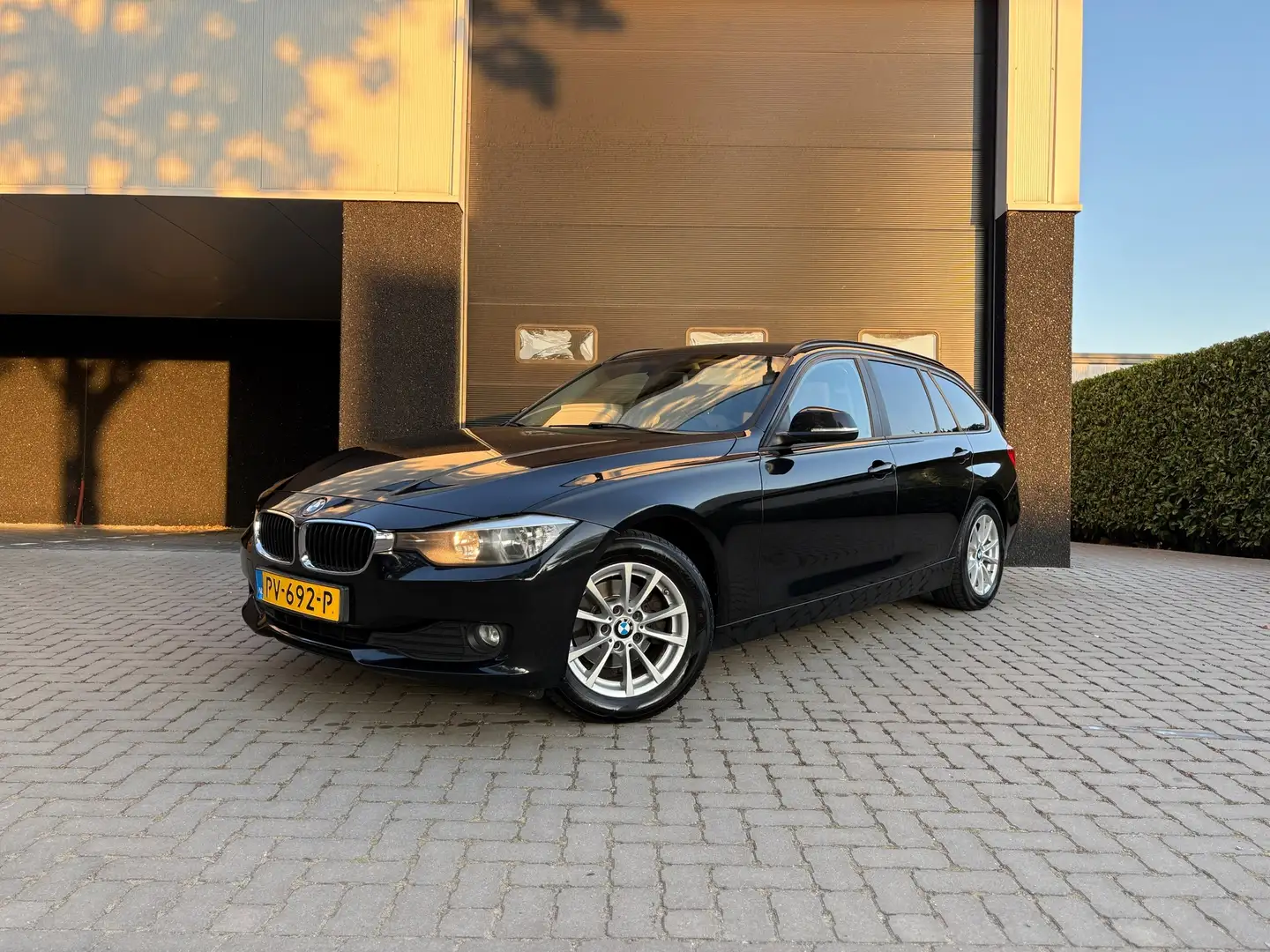 BMW 316 3-serie Touring 316d High Executive - Zeer netjes Zwart - 2