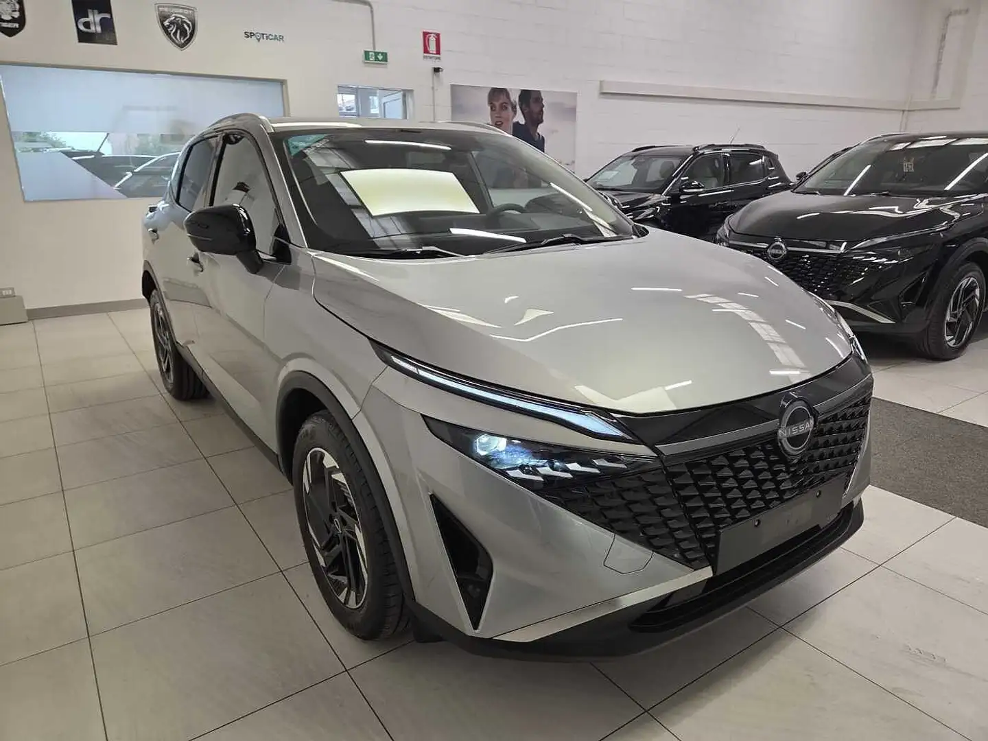 Nissan Qashqai Xtronic N-Connecta 158cv MHEV Hybrid KM0! Grau - 2