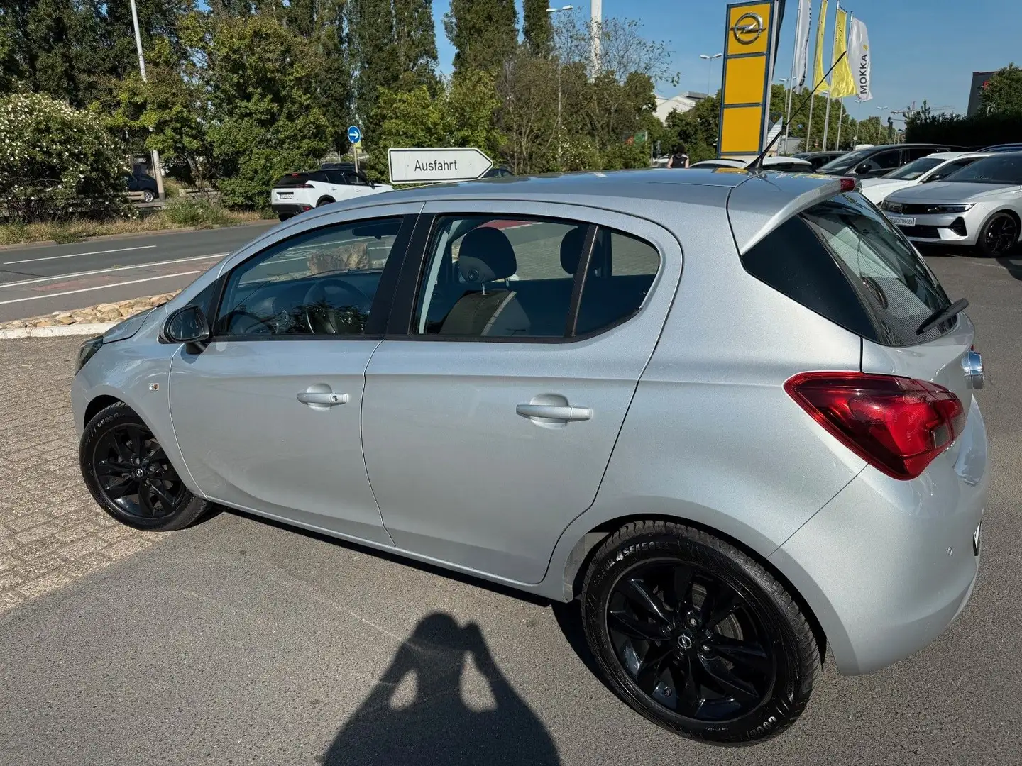 Opel Corsa E Edition 1.2 (70PS) PDC, SHZ, LHZ Silber - 2