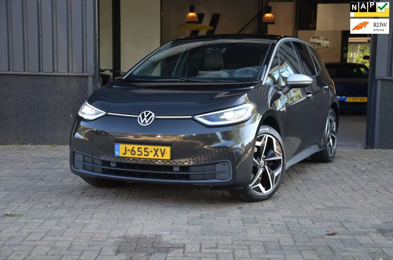 Volkswagen ID.3 1st Plus 58 kWh LED|Apple CarPlay|19inch Grijs - 1