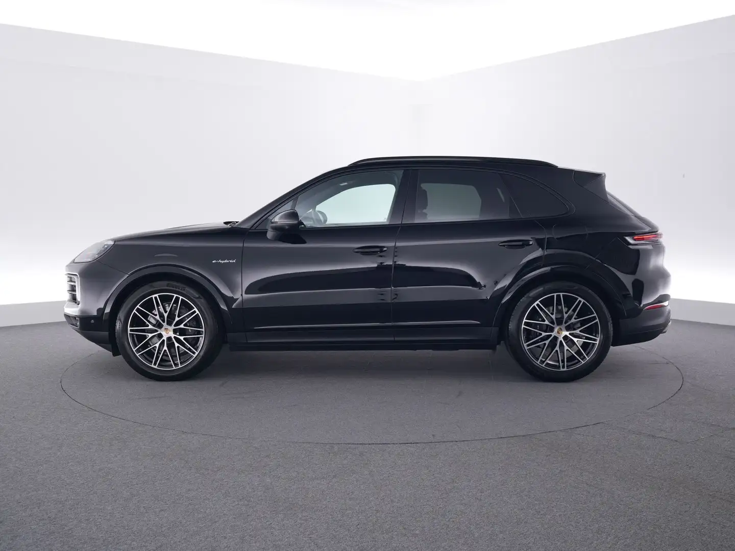 Porsche Cayenne E-Hybrid MJ2024 Zwart - 2