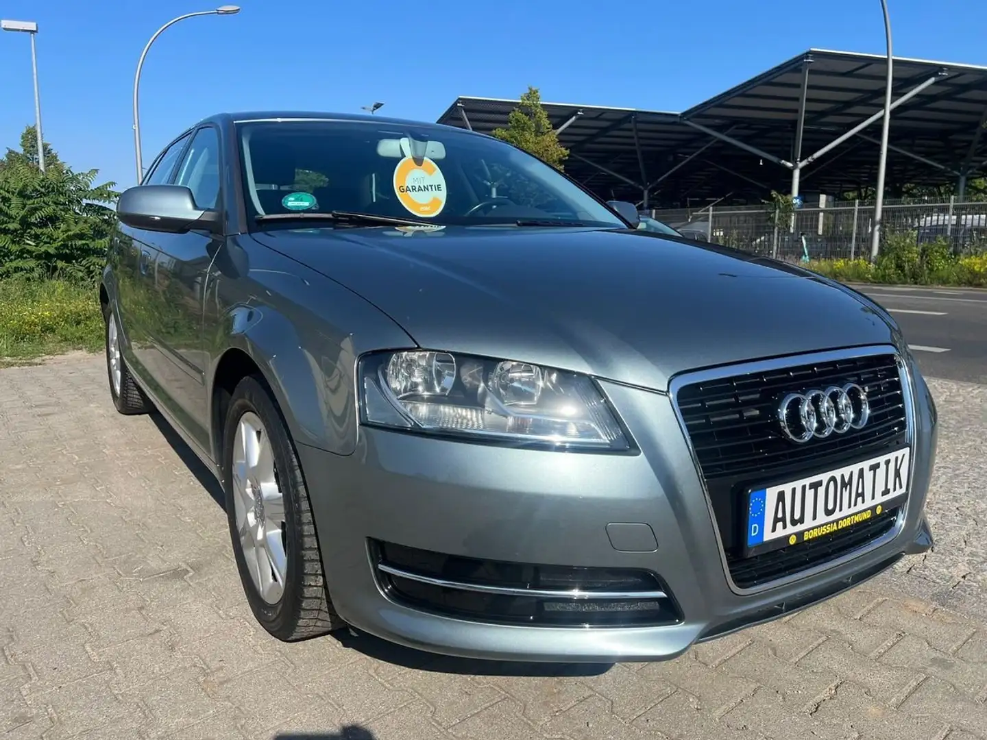 Audi A3 1.4 TFSI Ambiente,Automatik,Klima,Navi,PDC,1Hand Grau - 1