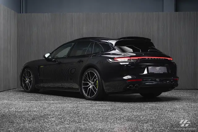 Porsche Panamera view 8