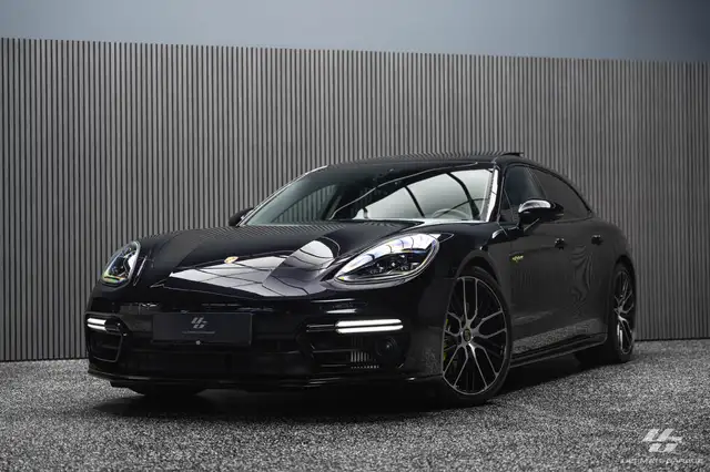 Porsche Panamera view 5