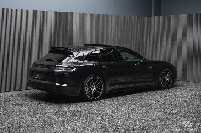 Porsche Panamera view 7