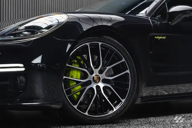 Porsche Panamera view 11