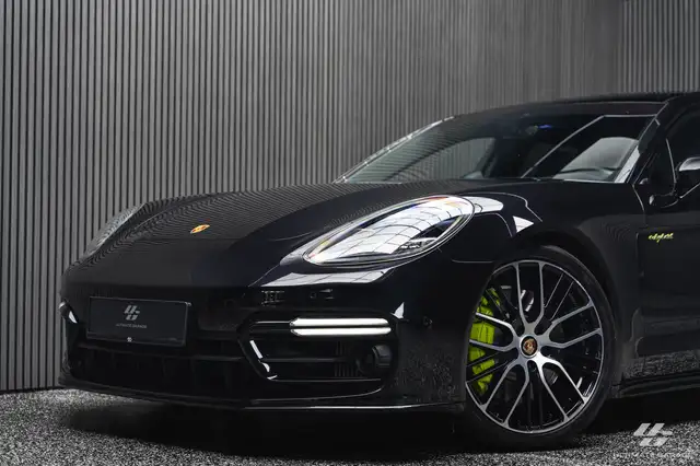 Porsche Panamera view 9