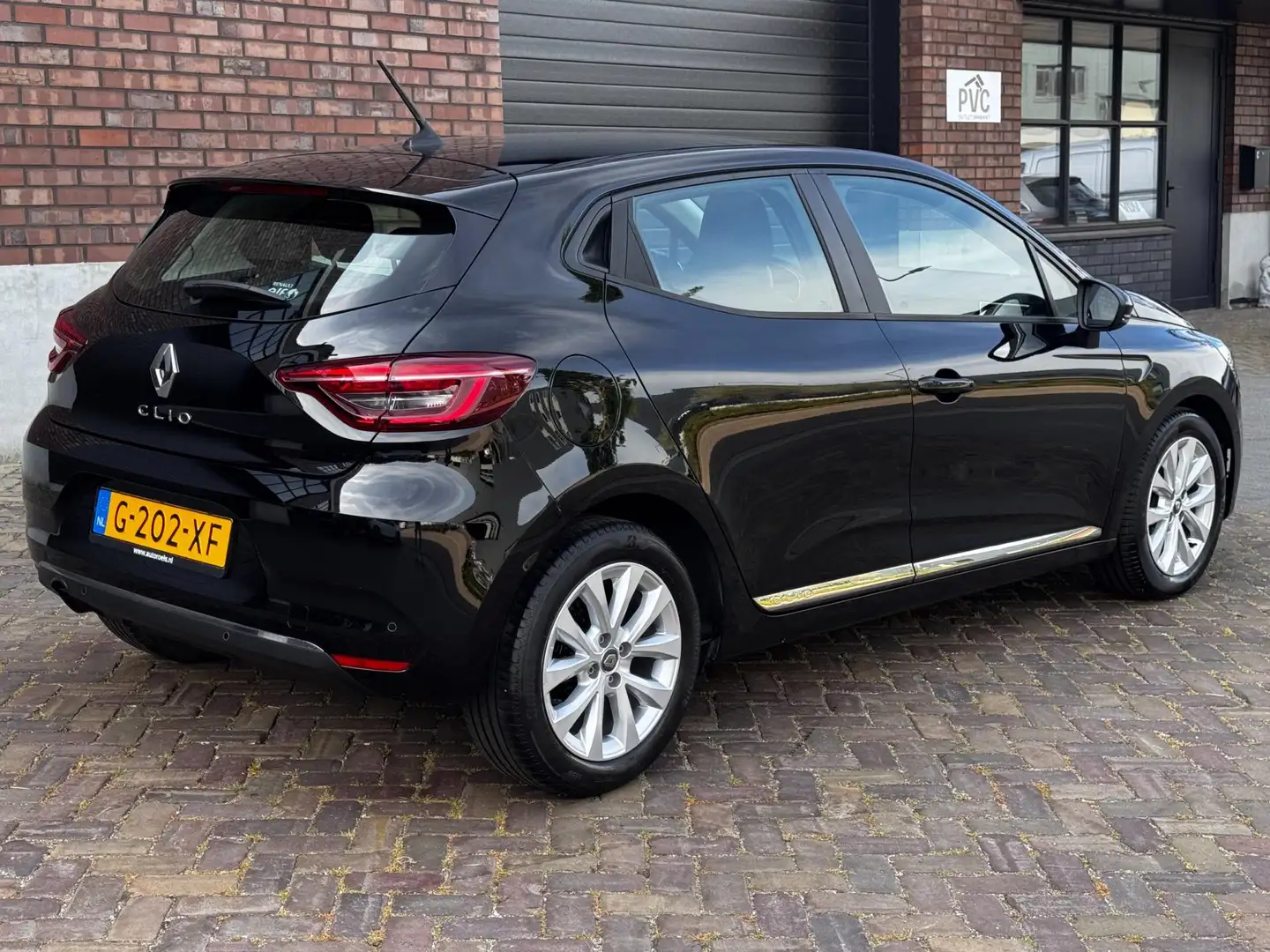 Renault Clio 1.0 TCe / 100 PK / Navigatie by App / Cruise Contr Negro - 2