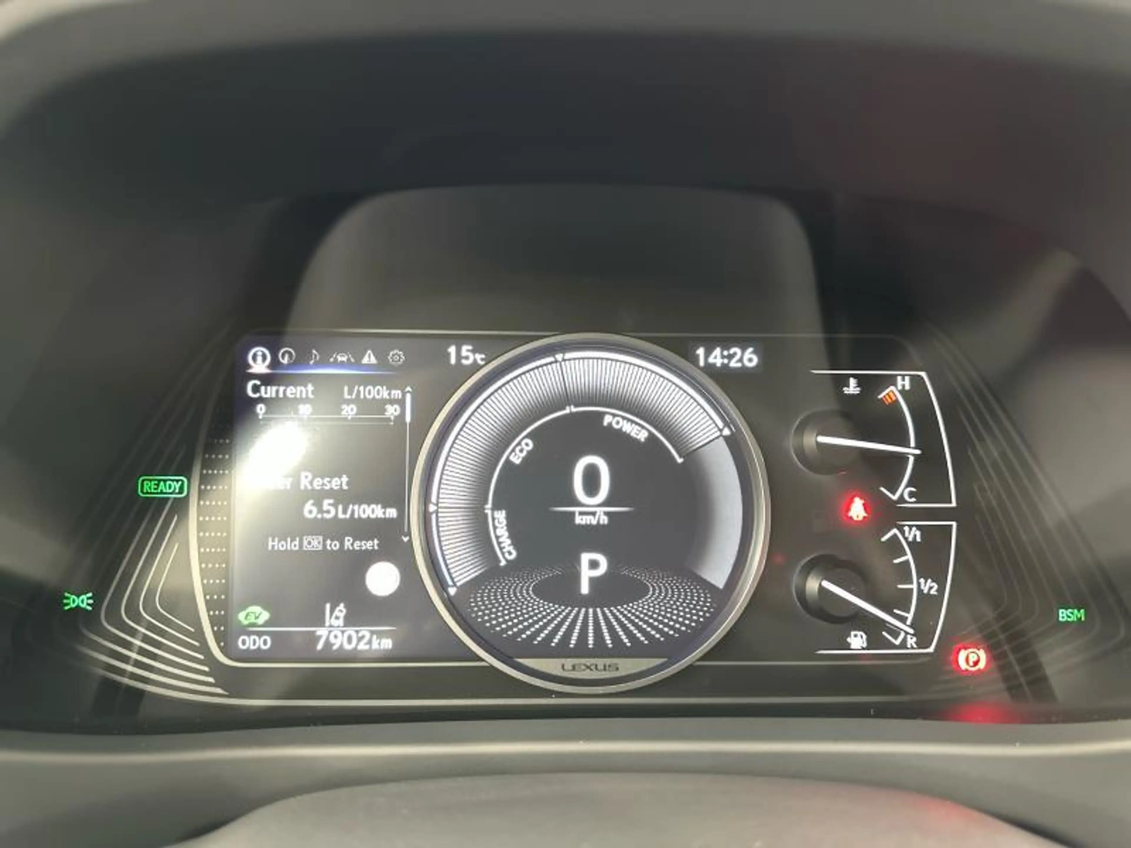 Lexus UX 250h Privilege Line & Mark Levinson — photo 14