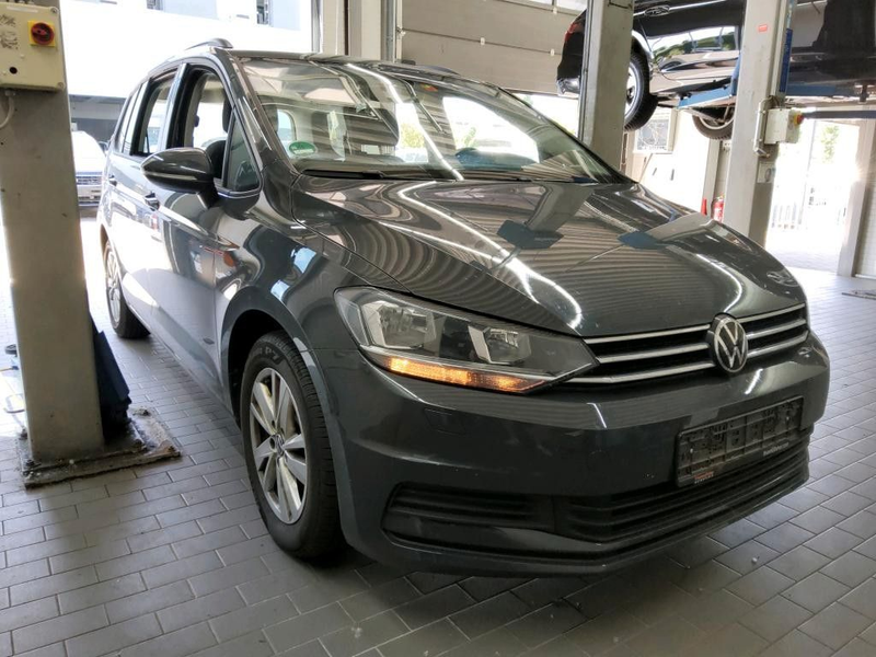Volkswagen Touran Comfortline 2.0TDI Navi SHZ AHK Alu16 — photo 2