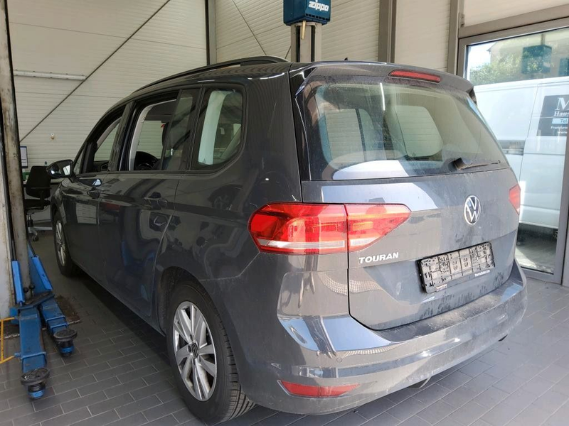 Volkswagen Touran Comfortline 2.0TDI Navi SHZ AHK Alu16 — photo 3