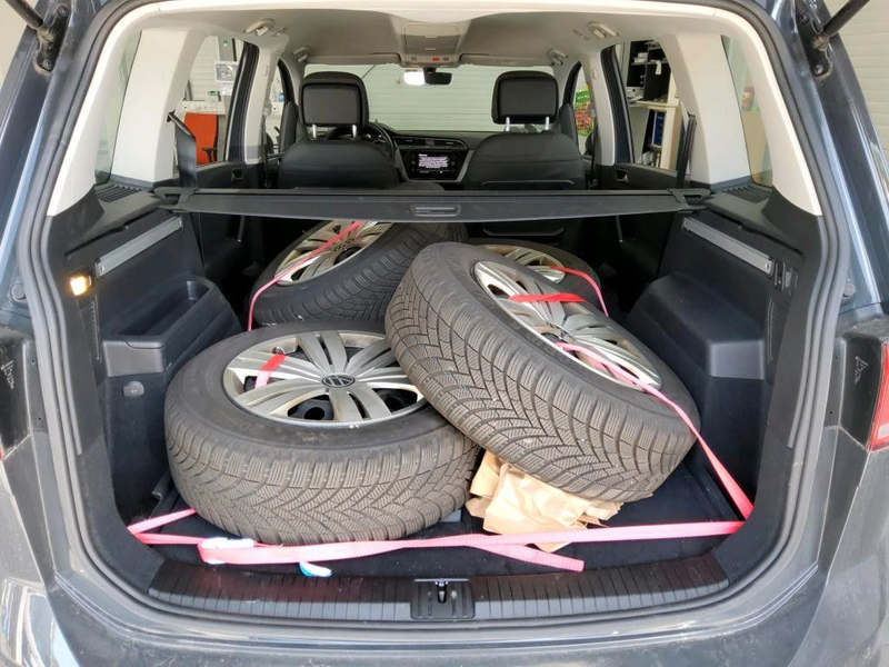 Volkswagen Touran Comfortline 2.0TDI Navi SHZ AHK Alu16 — photo 7