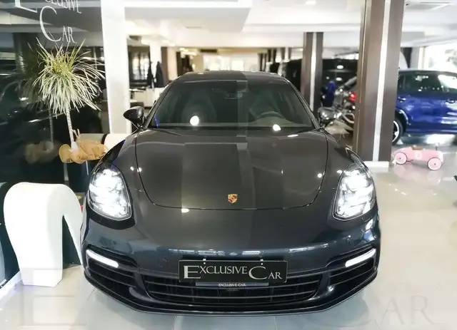 Porsche Panamera 4