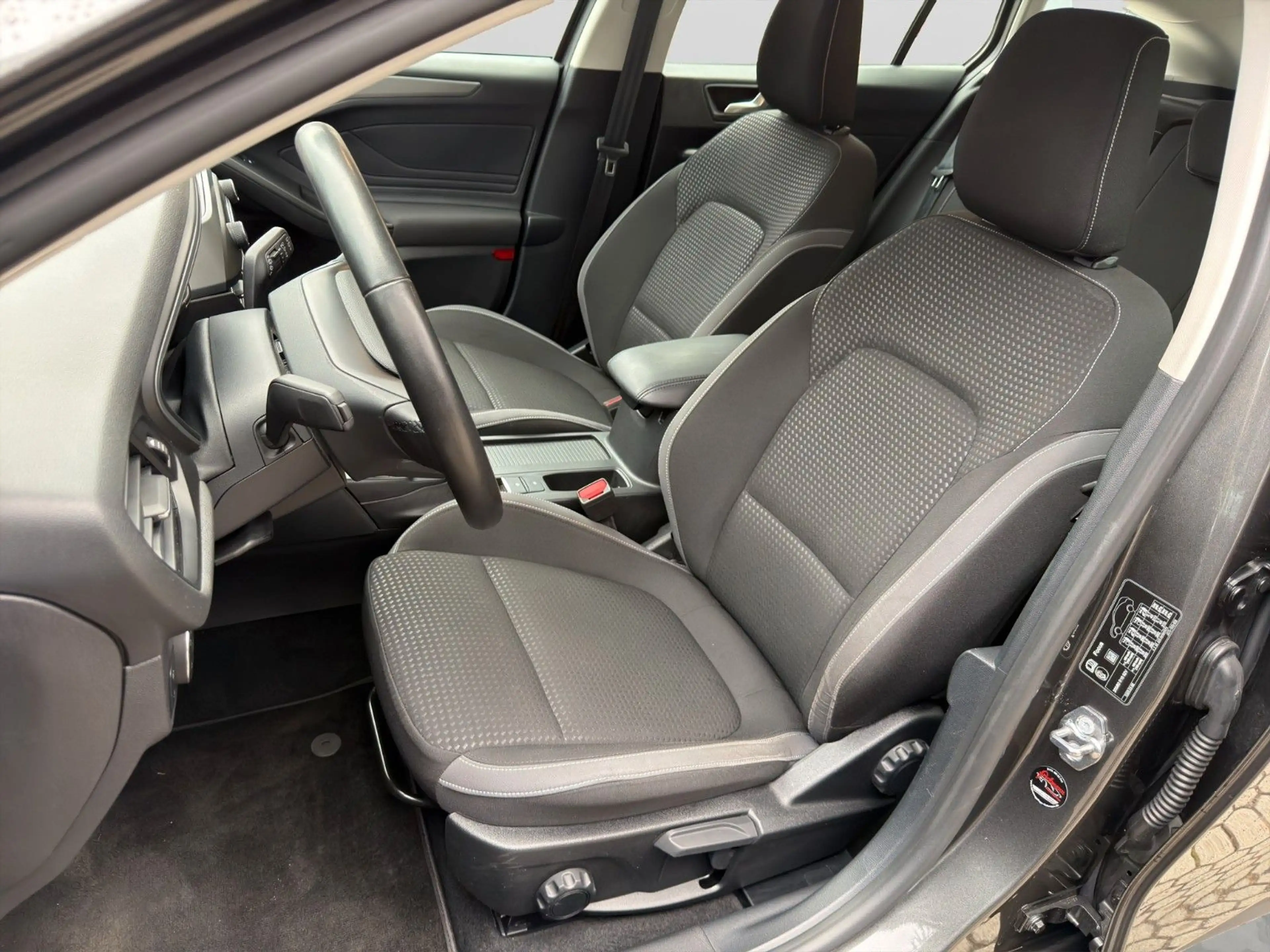 Ford Focus Turnier Cool & Connect — photo 12