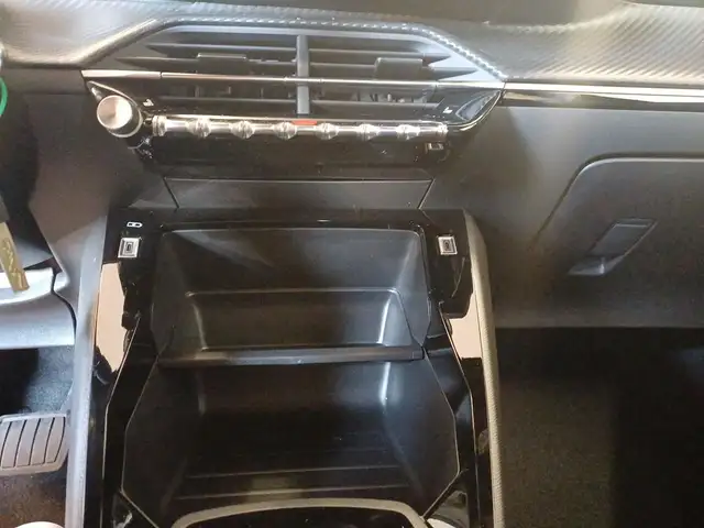 Peugeot 2008 view 14
