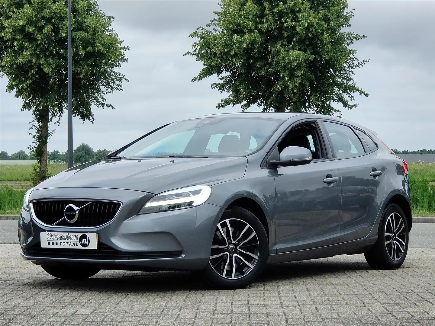 Volvo V40 1.5 T2 Polar+ | Automaat | Full LED | Stoelverwarm Grau - 1