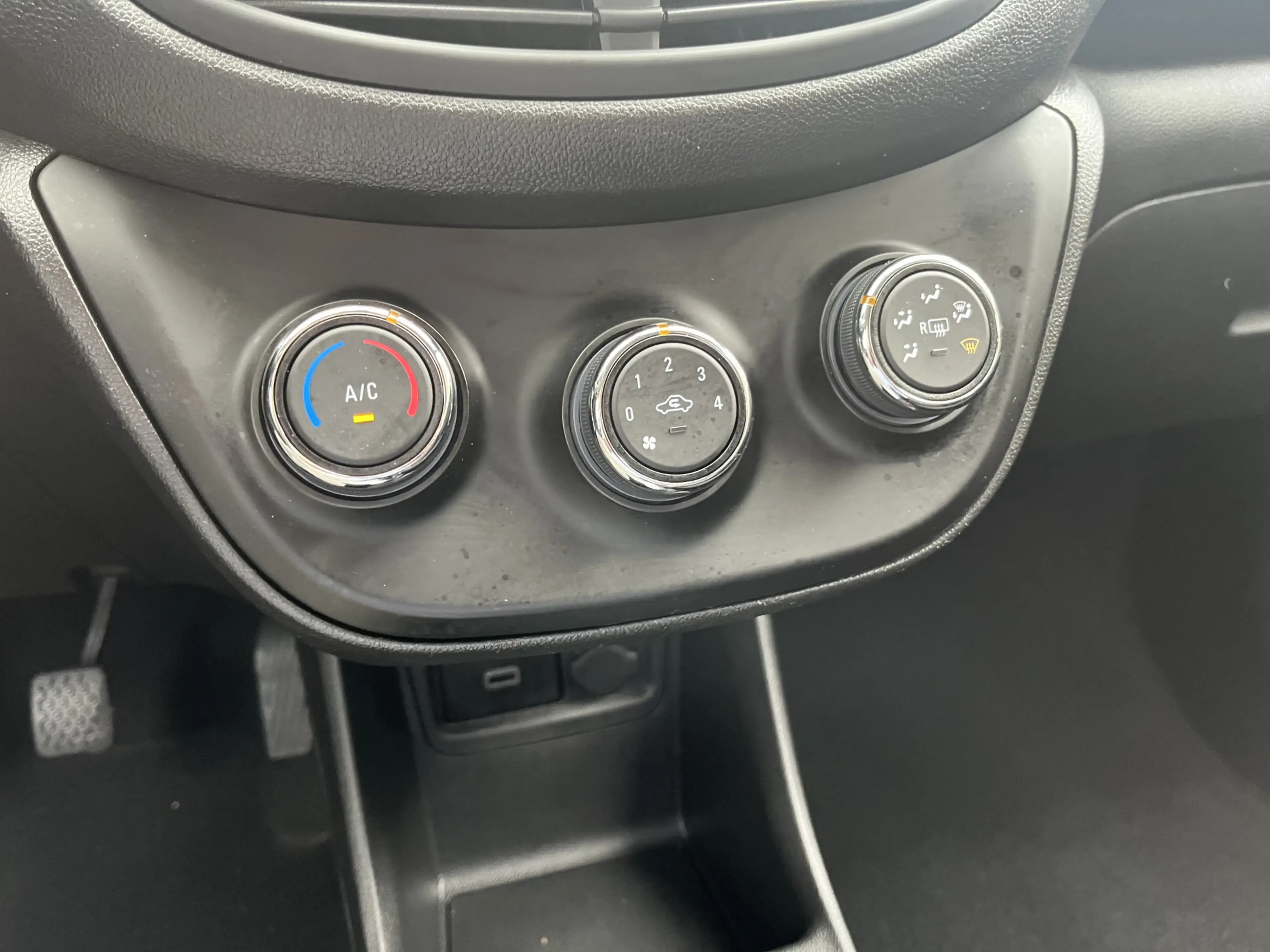 Opel Karl 1.0 ecoFLEX 120 Jaar Edition / Cruise / Airco / El — photo 17
