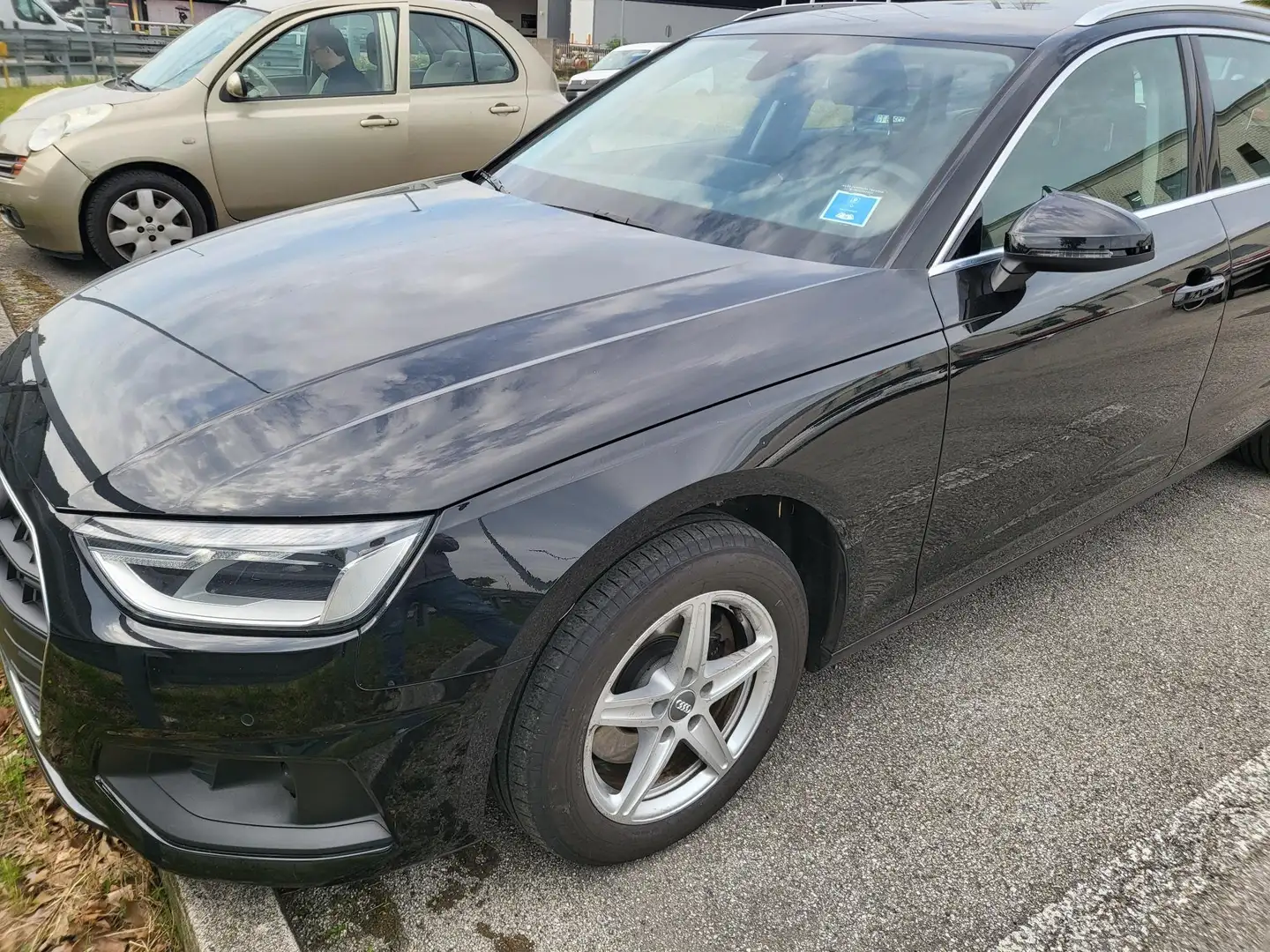 Audi A4 Avant 40 s-tronic g-tron business advanced Black - 1