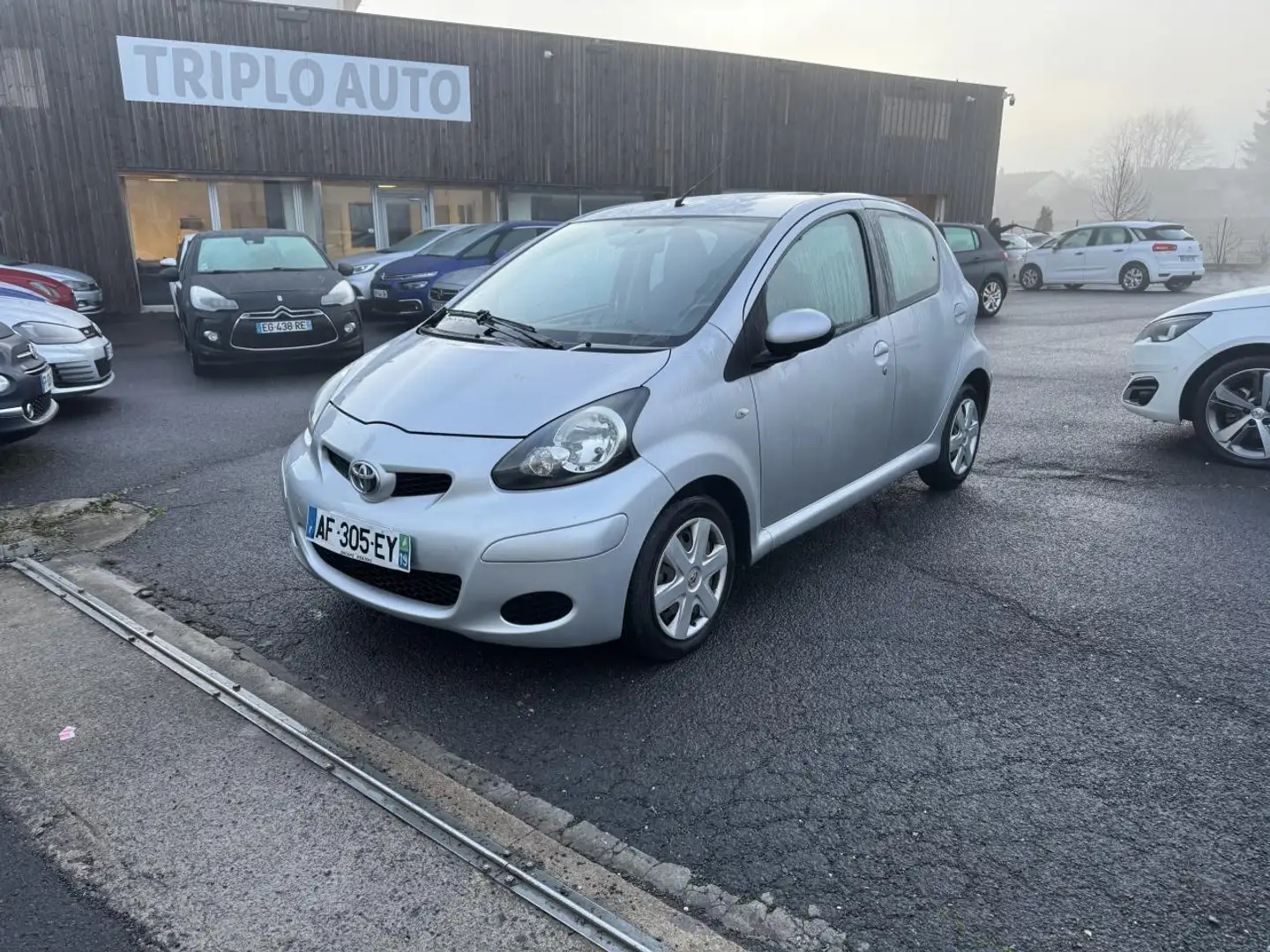 Toyota Aygo 1.0 VVT-i Confort + Clim Gris - 1