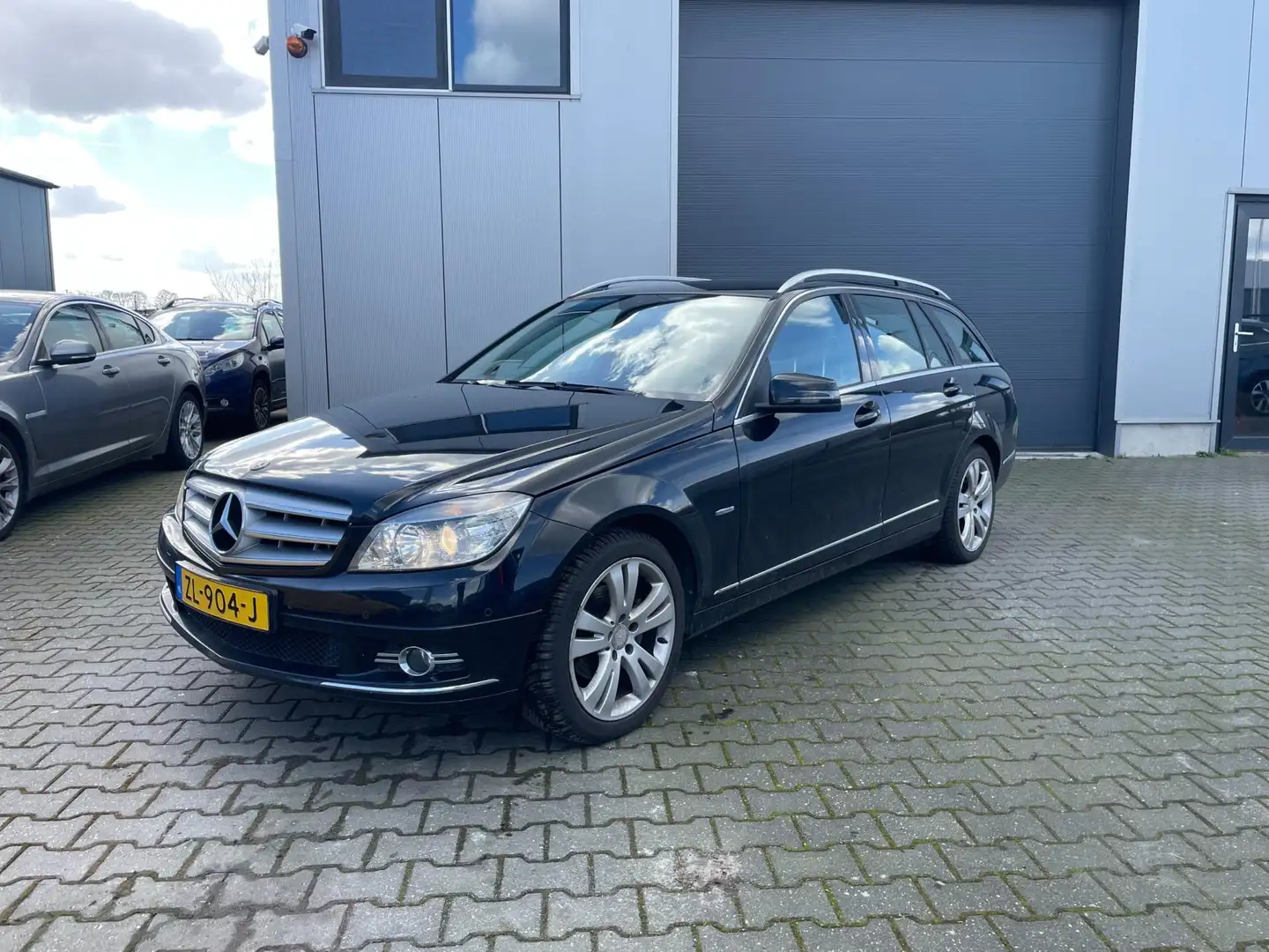 Mercedes-Benz C 180 Estate K BlueEFFICIENCY Business Edition Avantgard Zwart - 1