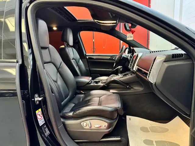 Porsche Cayenne view 15