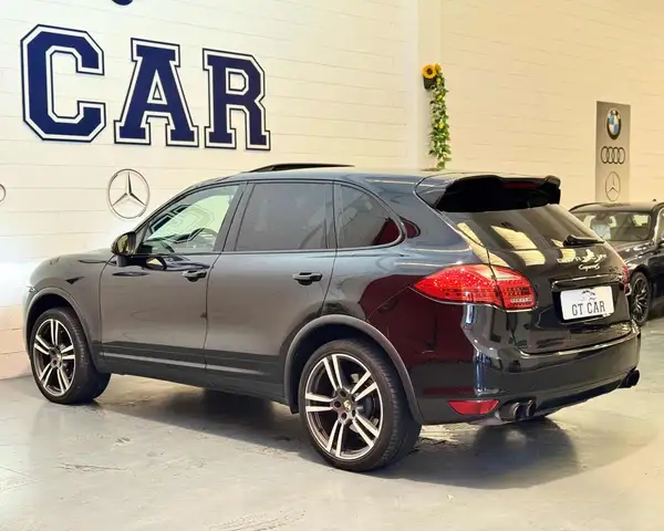 Porsche Cayenne view 6