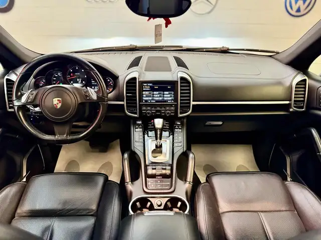 Porsche Cayenne view 11