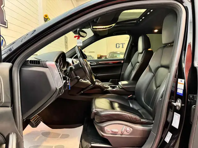 Porsche Cayenne view 12