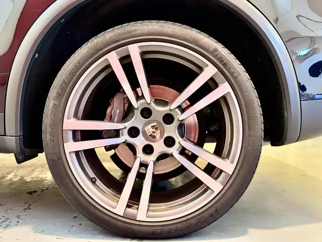 Porsche Cayenne view 19