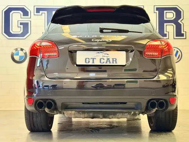 Porsche Cayenne view 8