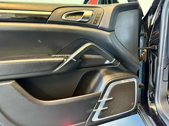 Porsche Cayenne view 17