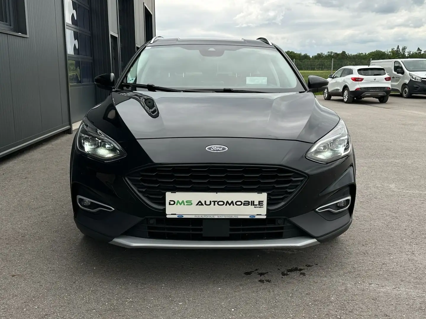 Ford Focus Traveller 1,5 EcoBlue Active Vignale*VOLL* Schwarz - 2