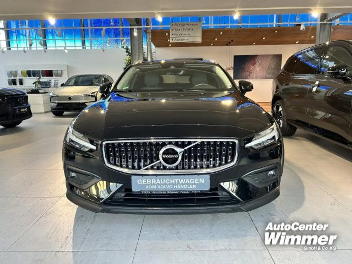 Volvo V60 Cross Country T5 AWD Pro IntelliSafe / Xenium Schwarz - 2