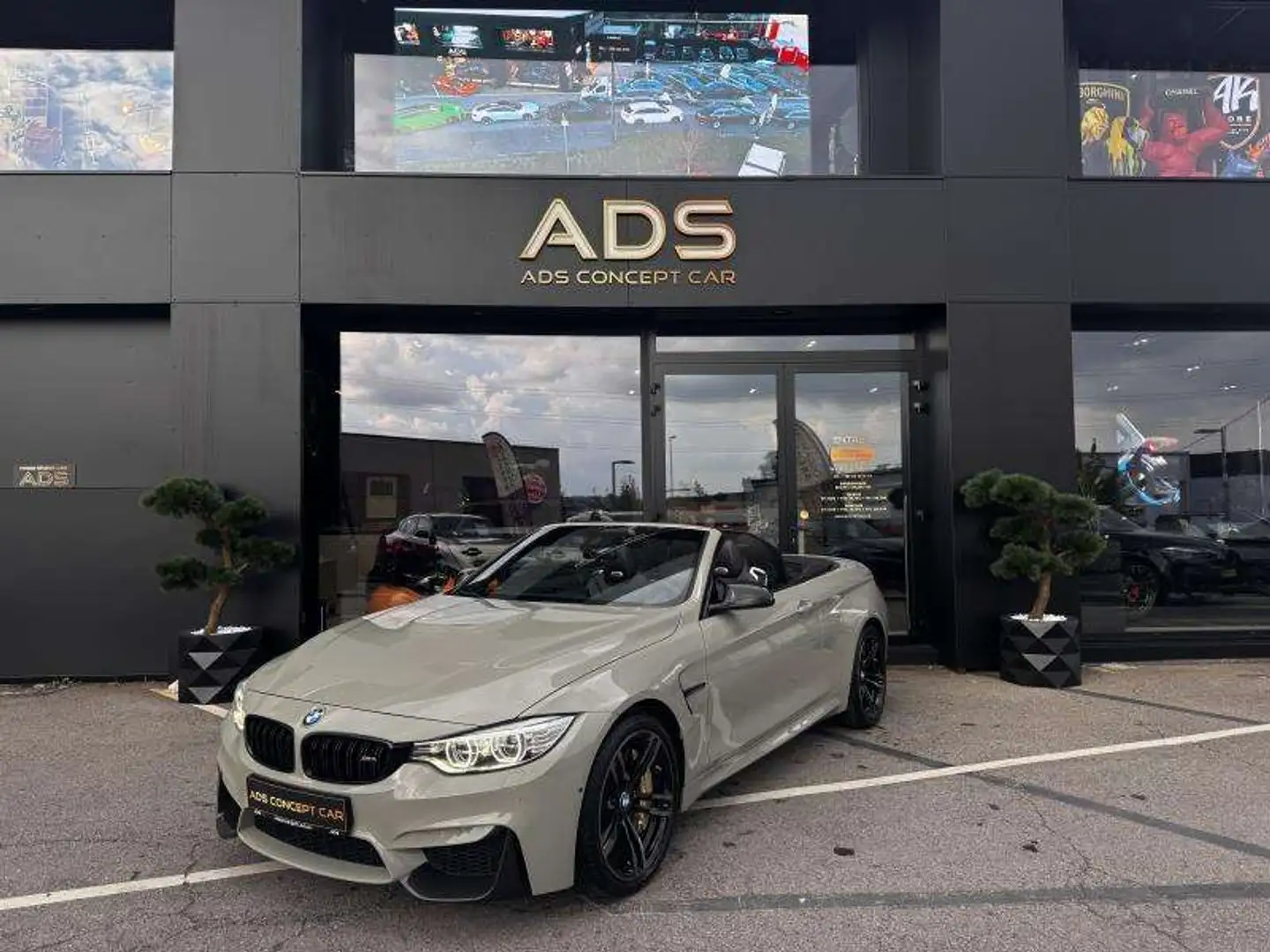BMW M4 Performance Cabriolet Beżowy - 1